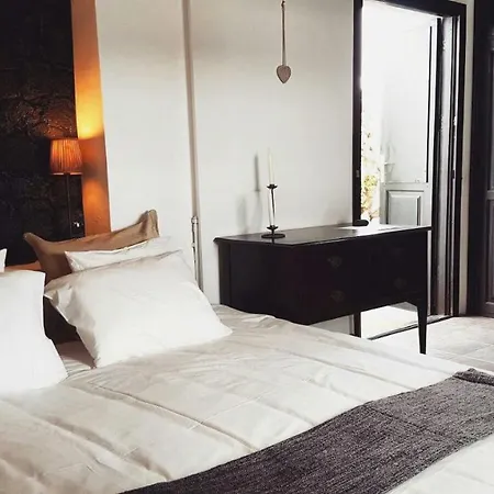 La Mimosa Bed & Breakfast