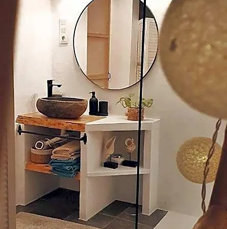Couette-café La Mimosa 3*