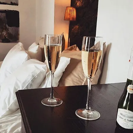 Couette-café La Mimosa 4*